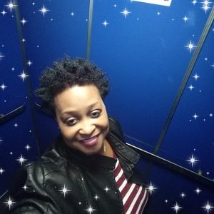 Meet your Posher, Mona